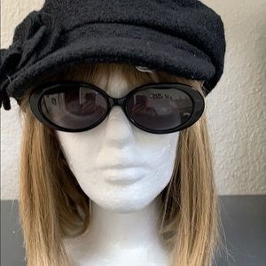 August Black Wool Cap With Rose  22”